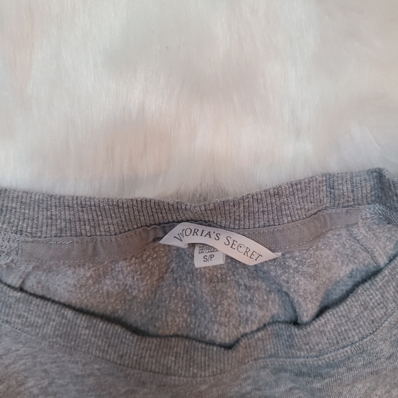 Victoria secret sweater - Picture 3 of 5